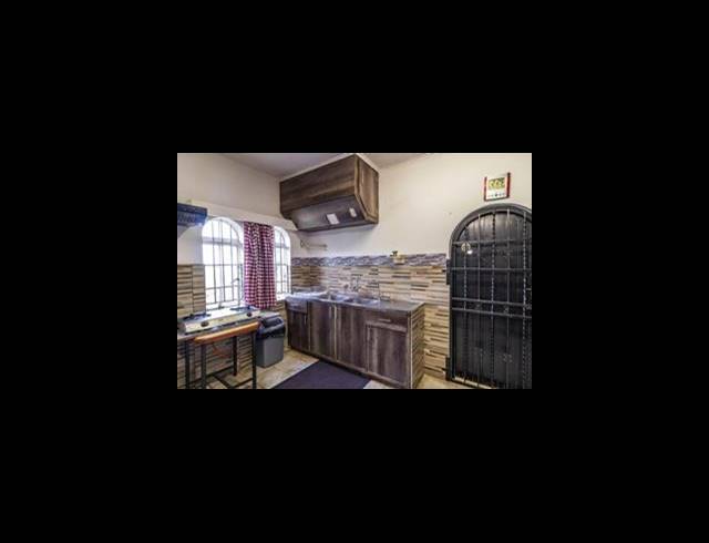8 BEDROOM HOUSE FOR SALE IN OAKDENE